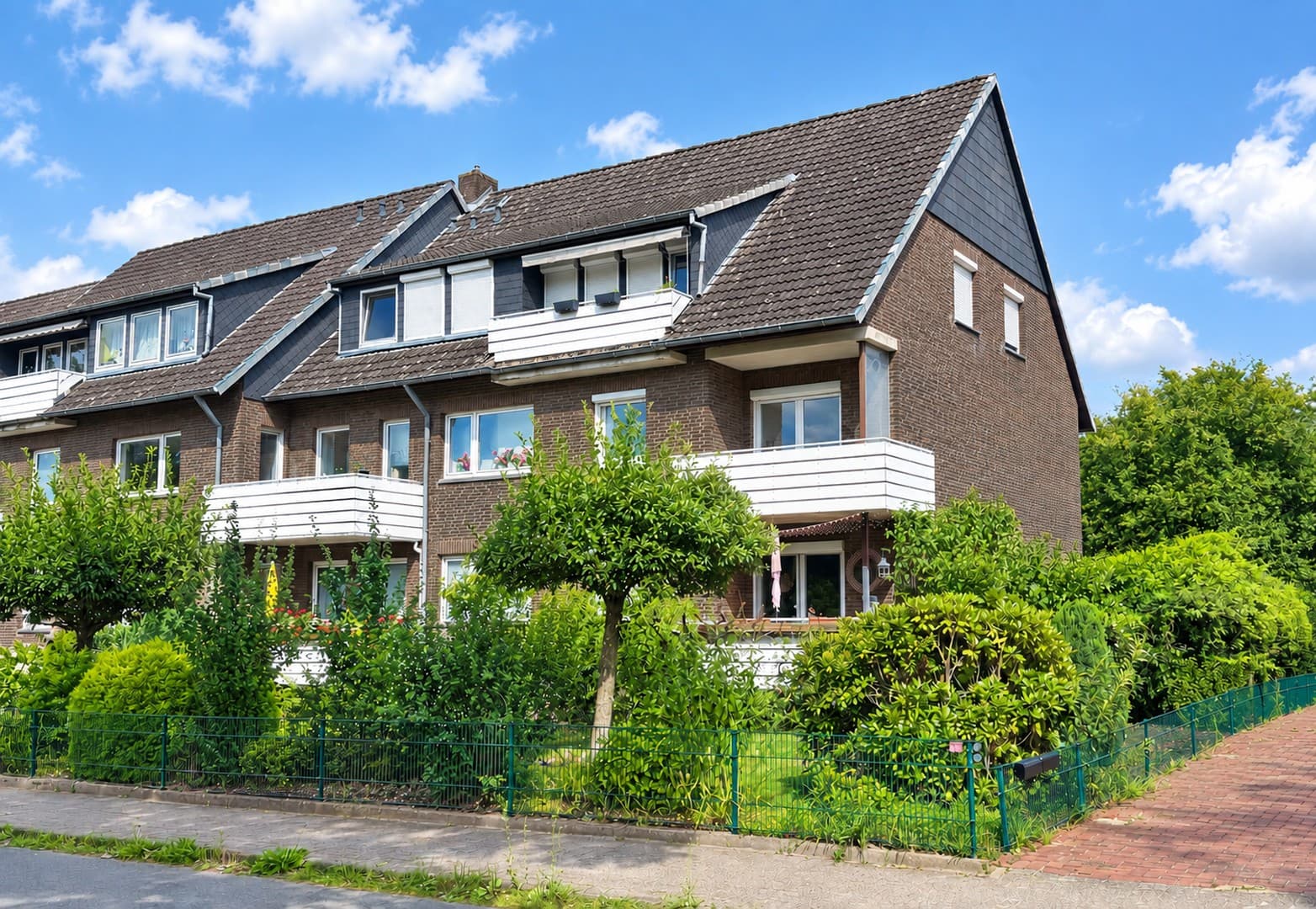Renovierte 3 Zimmer Wohnung mit Balkon und Garage