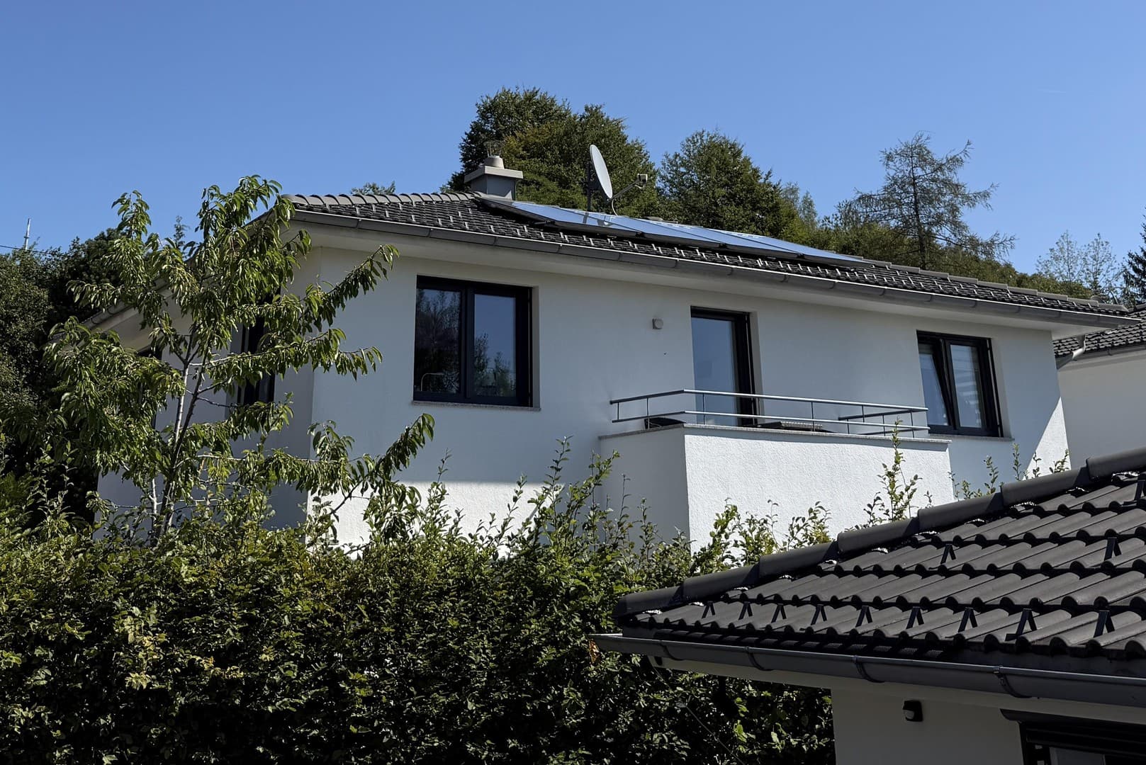 Modernes, freistehendes Energiespar-Einfamilienhaus A+ mit Alpenblick