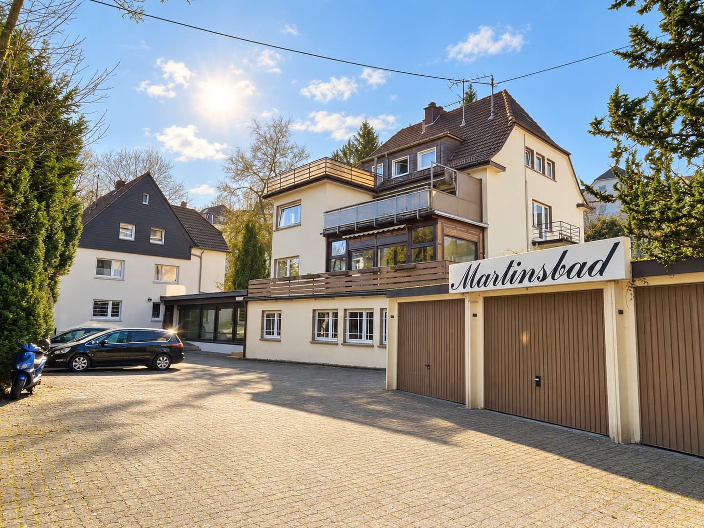 Zwei Mehrfamilienhäuser mit Gewerbepotenzial