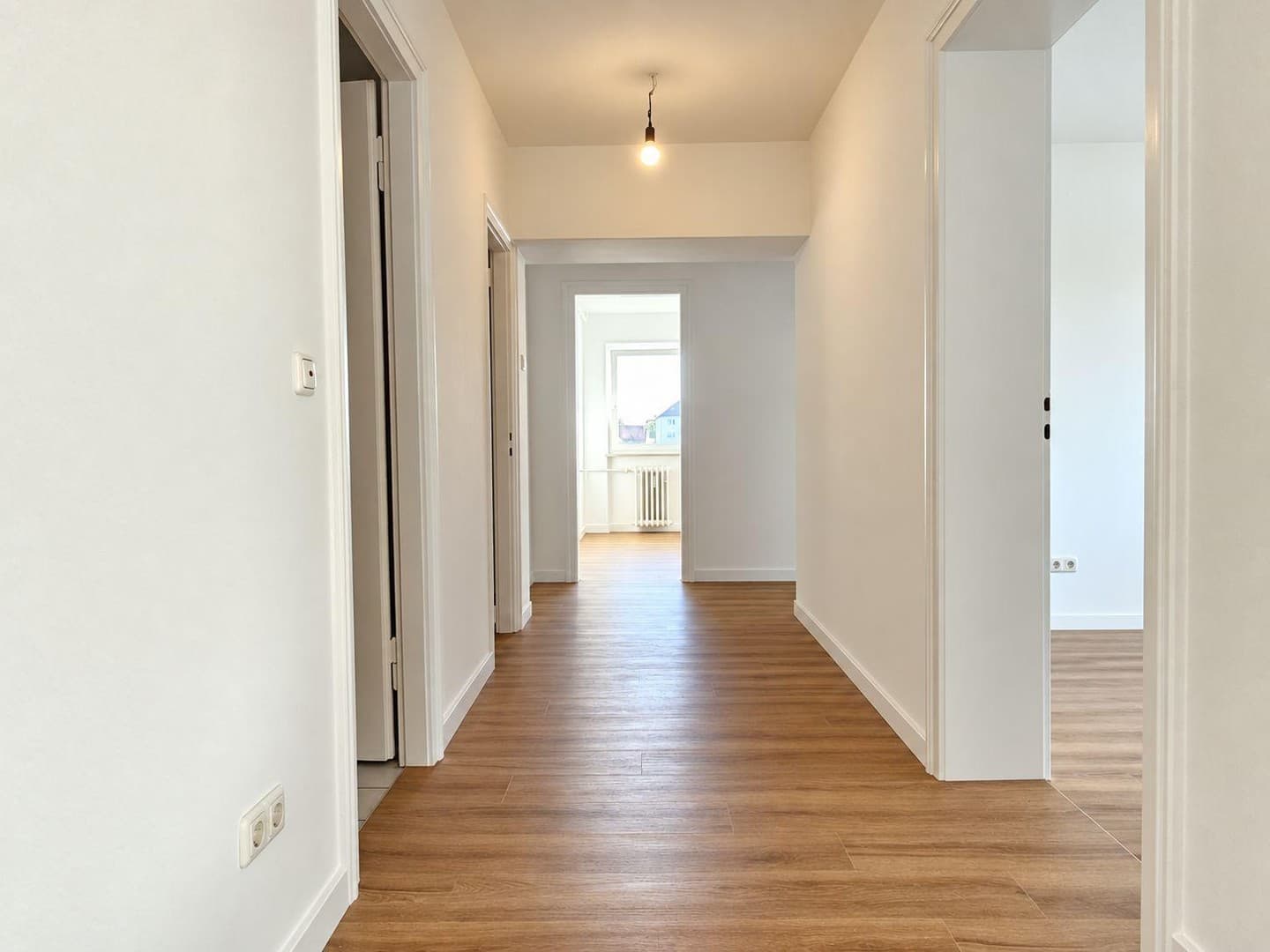 Frisch renovierte 3,5-Zimmer-Wohnung mit Balkonen in Laim