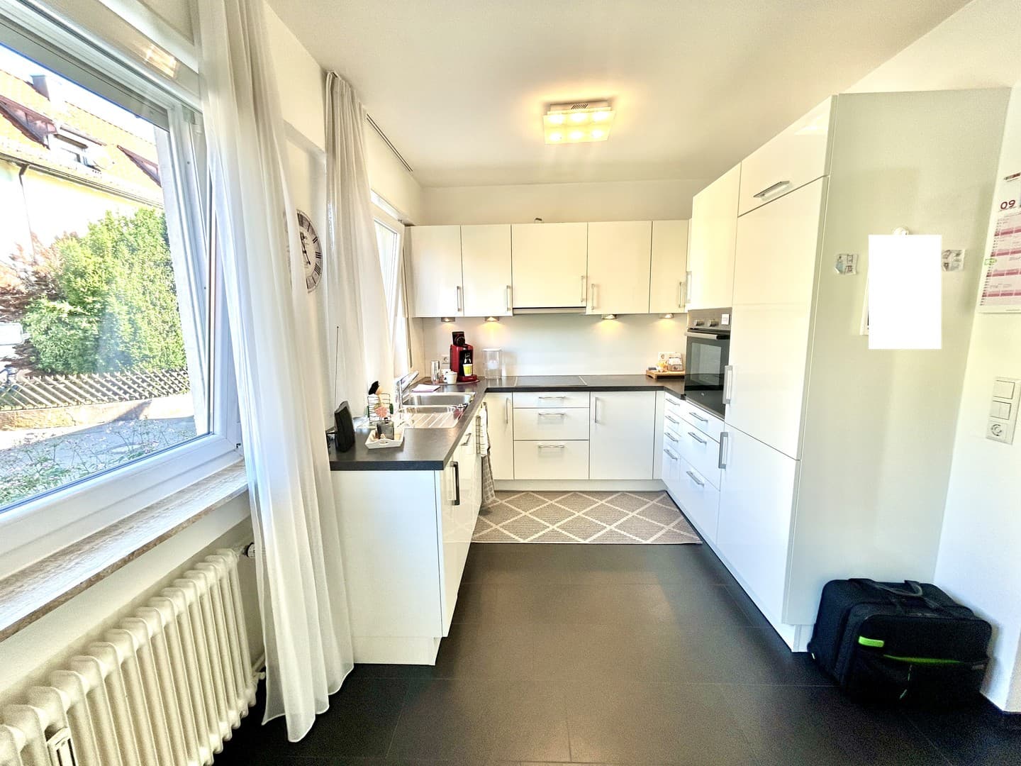 Traumhafte 3,5 ZW mit moderner EBK, Einzelgarage und XXL Balkon
