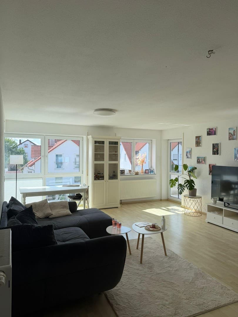 Sehr gepflegte, sonnendurchflutete, neuwertige, 4 Zimmer-Wohnung