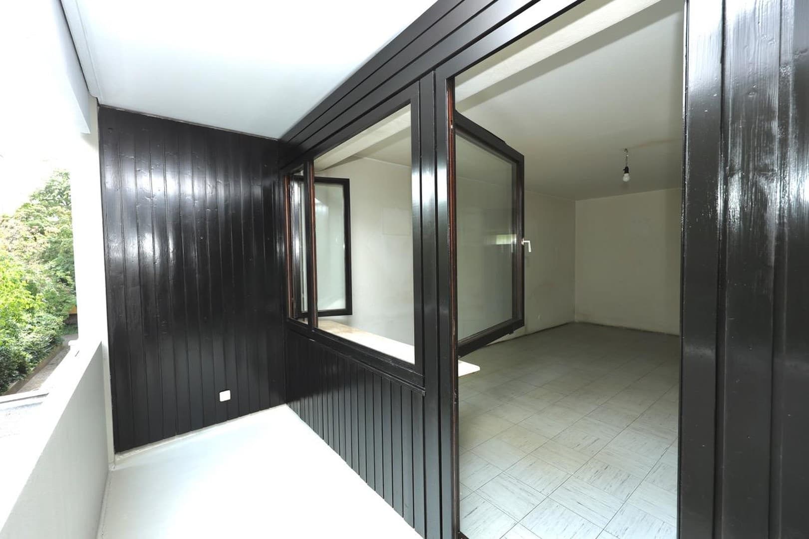 Reserviert: 1-Zimmer-Wohnung mit Küche, Bad und Balkon ins Grüne in der Kaiserallee