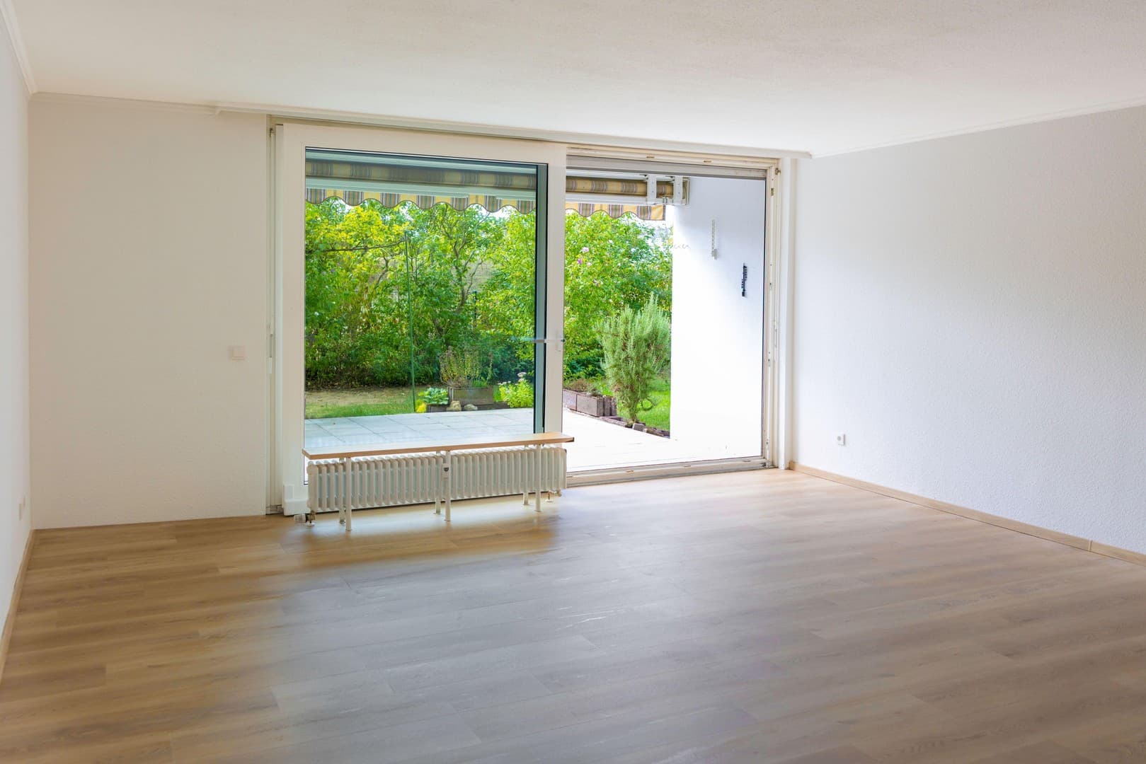 Schöne 4-Zimmerwohnung mit neuer Küche und Terrasse - Erstbezug nach Sanierung