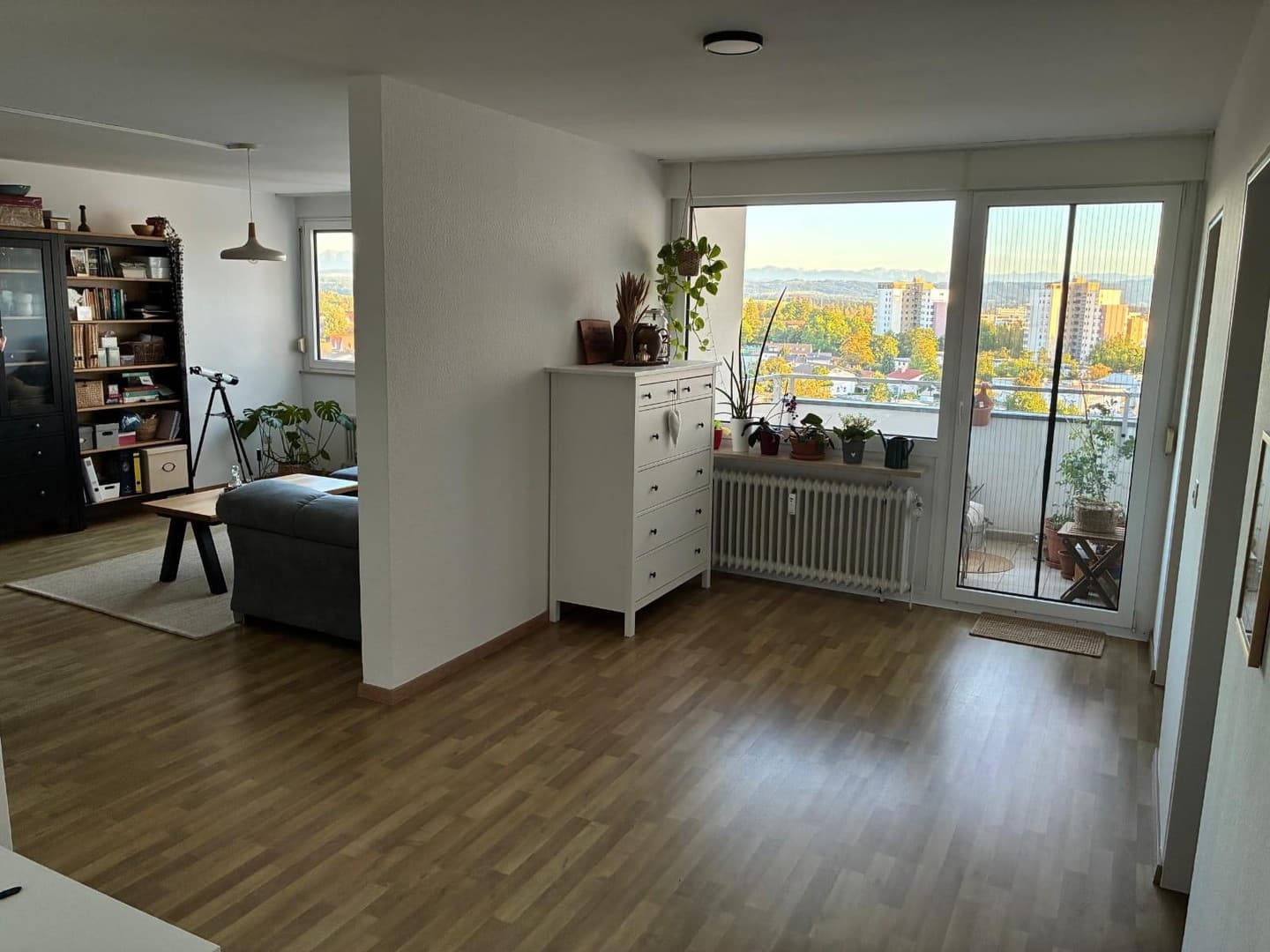 Alpenblick über Wangen: Großzügige 3-Zimmer-Wohnung modern aufgemacht im 9. OG mit Balkon