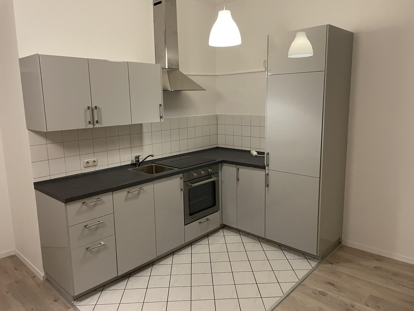 Ruhige 2-Zimmer-Wohnung mit Balkon und hochwertiger Einbauküche in Stadtfeld Ost