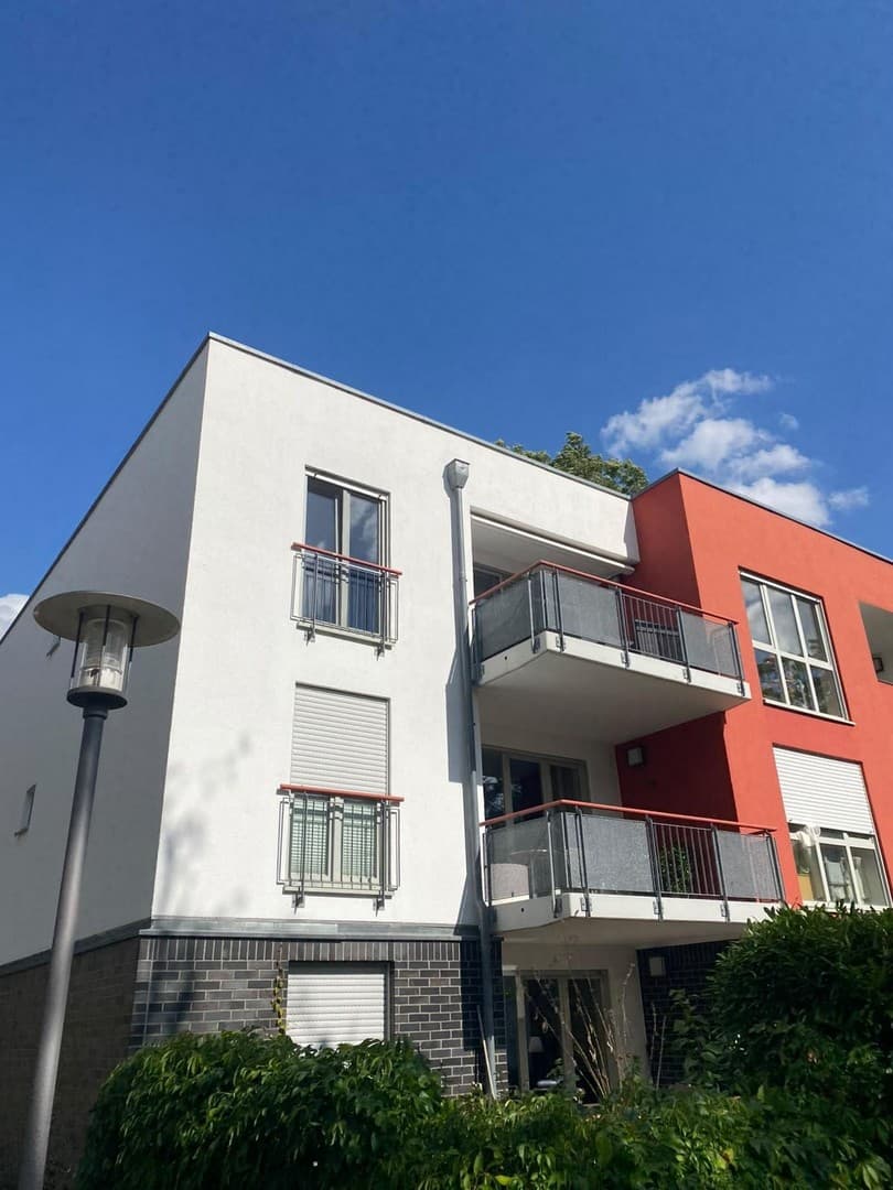Ruhiges Wohnen ganz oben: Gepflegte 3-Zimmer-Wohnung mit Süd-West-Balkon & Tiefgarage