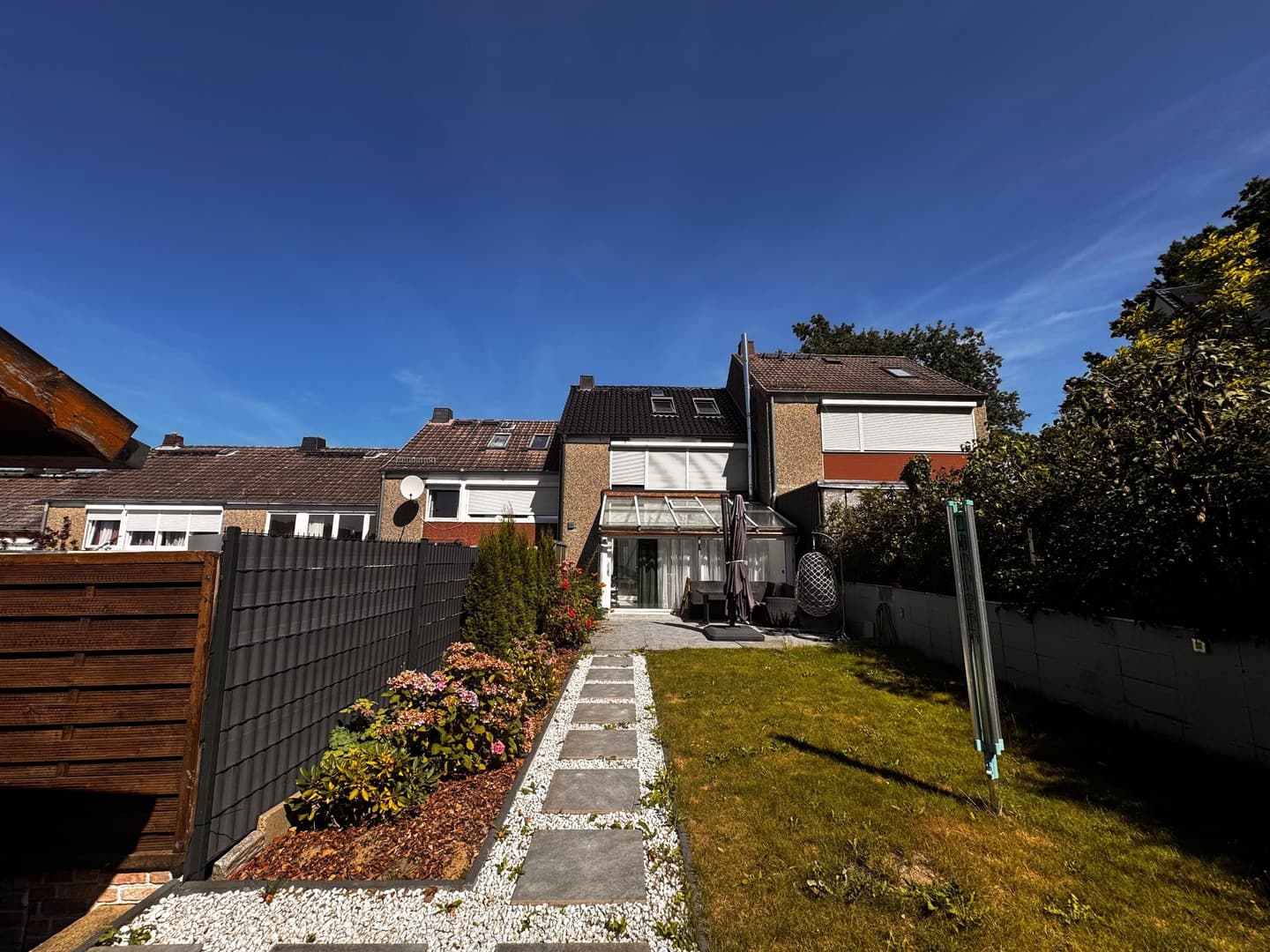 PROVISIONSFREI: Modernisiertes Reihenmittelhaus mit Energieeffizienzklasse B und Wärmepumpe***