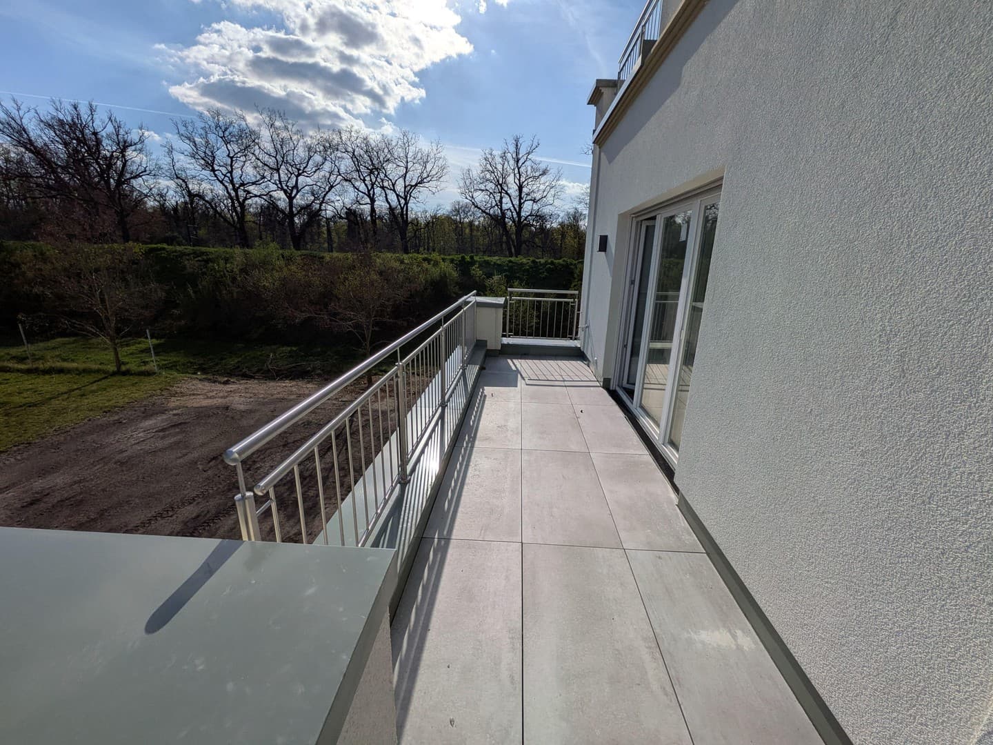 Moderne 3-ZKB-Oberwohnung mit Wohlfühlbalkon im Villenquartier *Erstbezug*