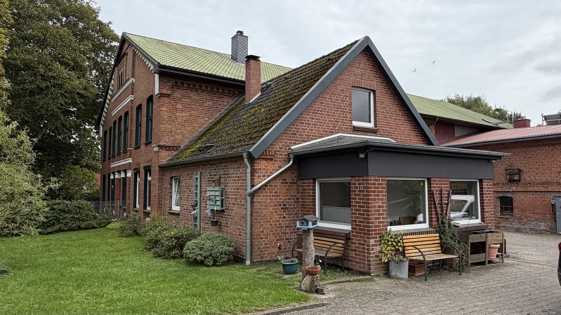 Resthof mit Nebengebäude und bebauugsfähigem Grundstück