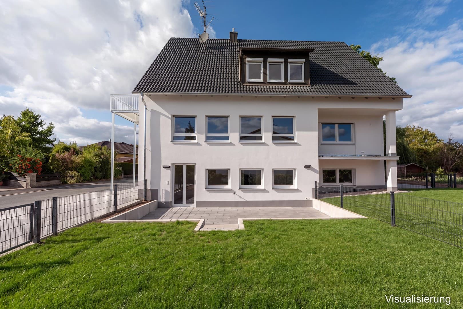 Hochwertig sanierte 3-Zimmer-EG-Wohnung mit Terrasse, Garten und 2 Stellplätzen