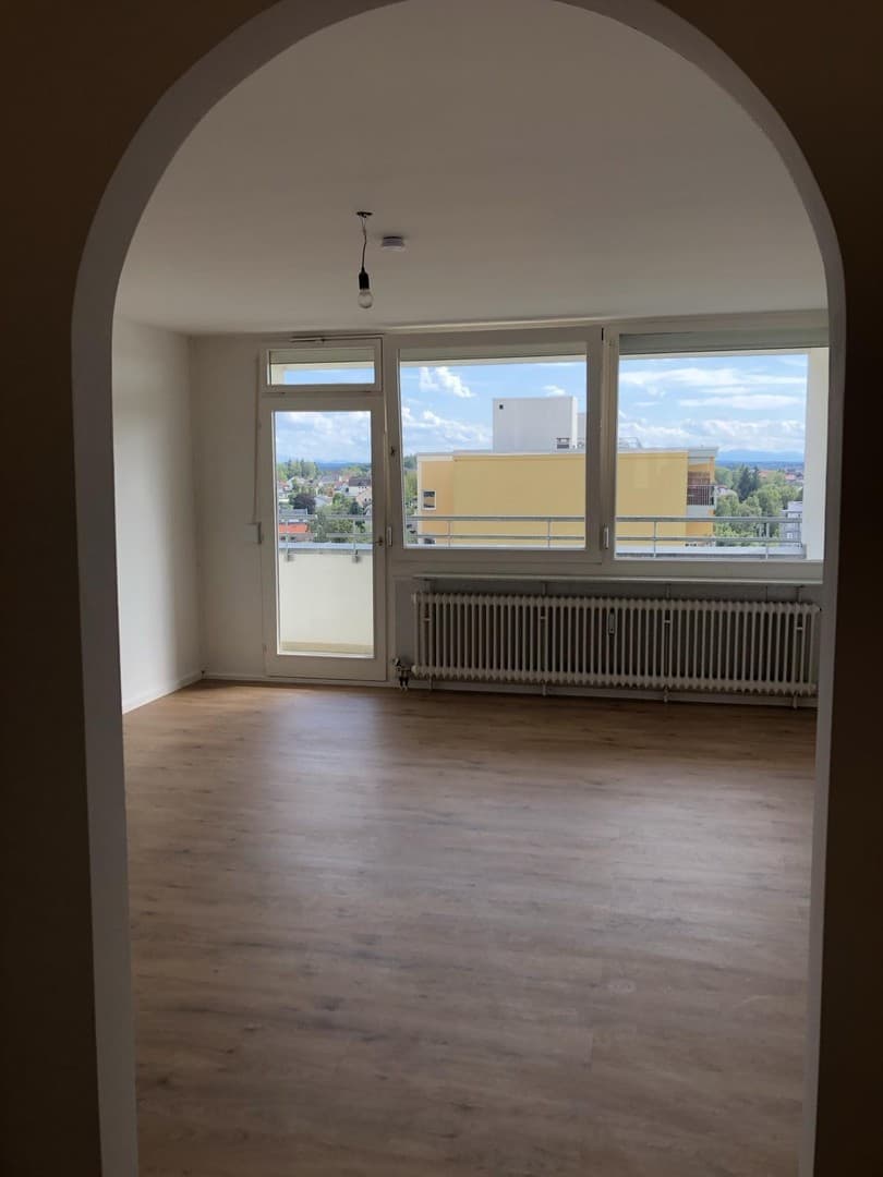 Von Privat - bezugsfreie 3-Zi.-Whg. mit S-Balkon und Bergblick