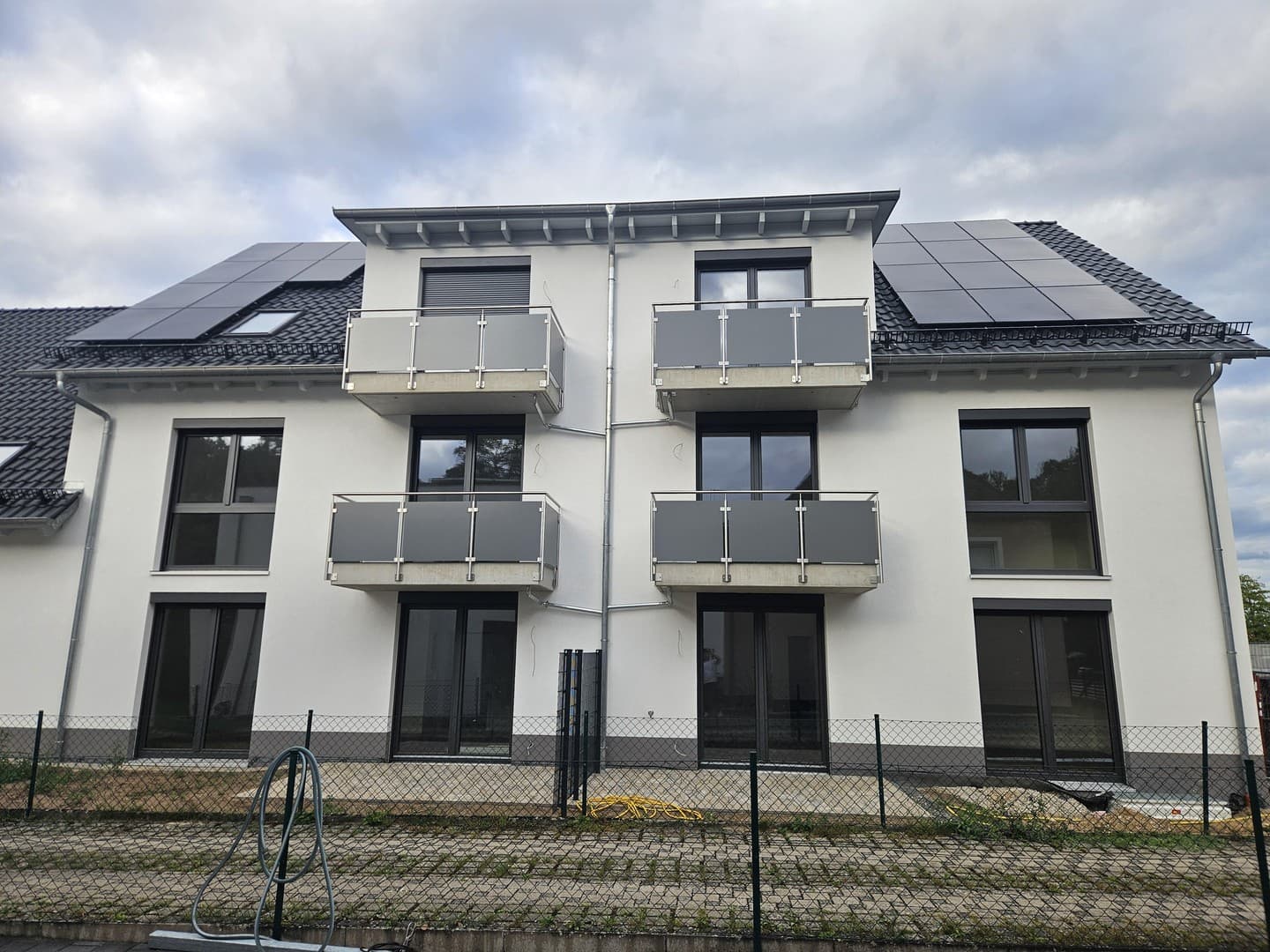 Erstbezug Reihenhaus im neuen 8-Familienhaus nach KFW 40 Standard