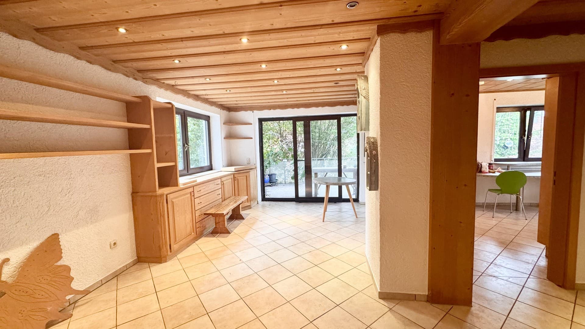 Helle 3-Zimmer-Erdgeschosswohnung mit Balkon und großem Garten zur alleinigen Nutzung