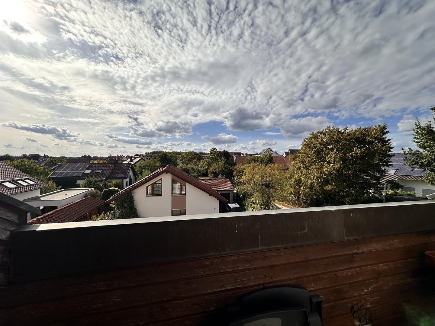 Wohnen mit Weitblick: Helle 2-Zi.-Dachgeschosswohnung mit Balkon