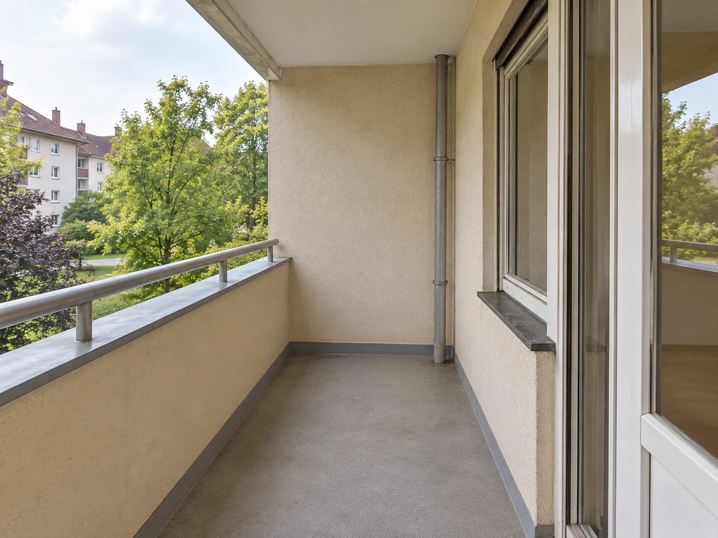 Renovierungsobjekt für große Familie/Kapitalanleger – 4/5-Zimmer-Erdgeschosswohnung Nieder-Eschbach