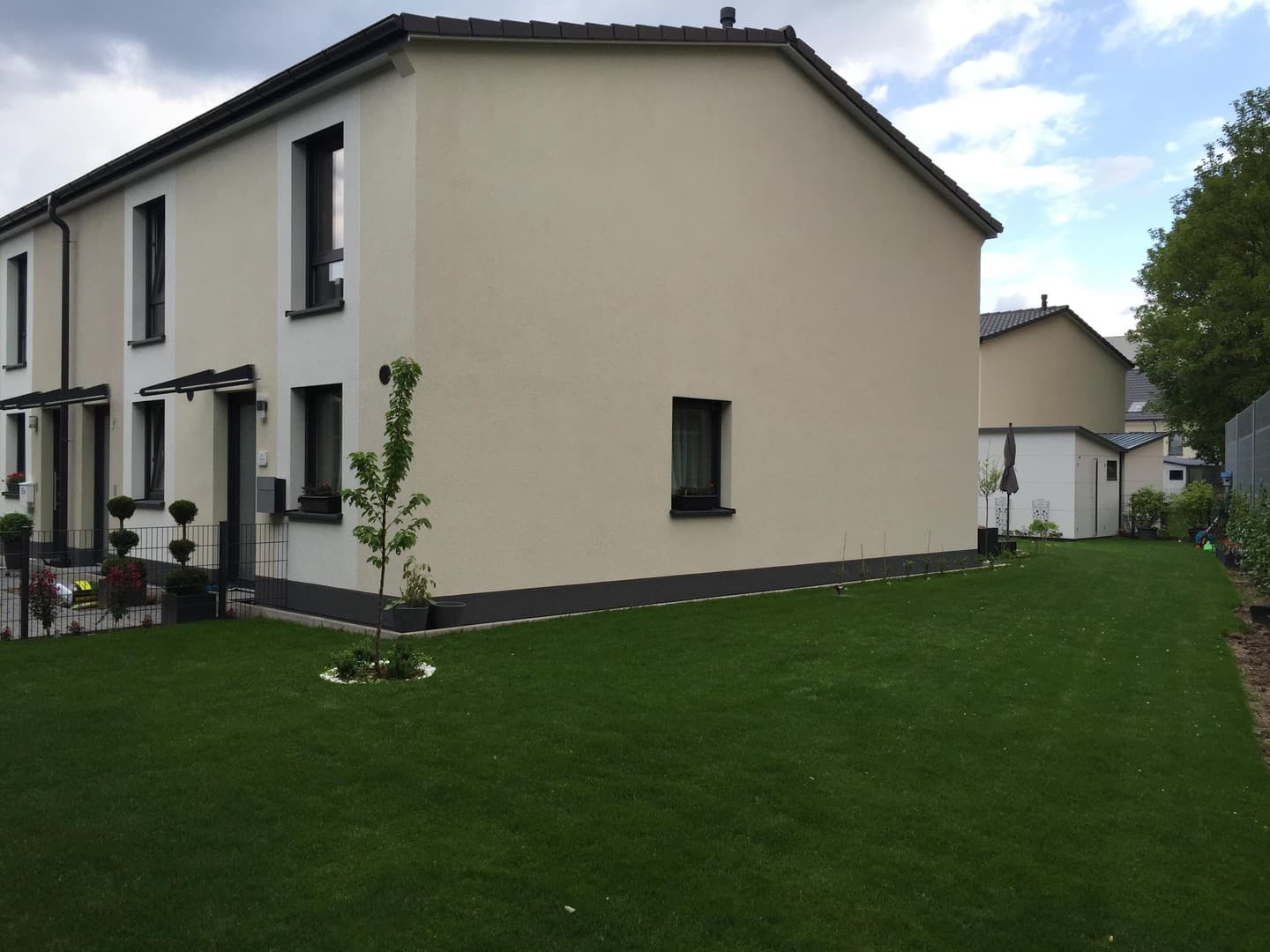 Modernes & Energieeffizientes Reihenendhaus mit großem Garten