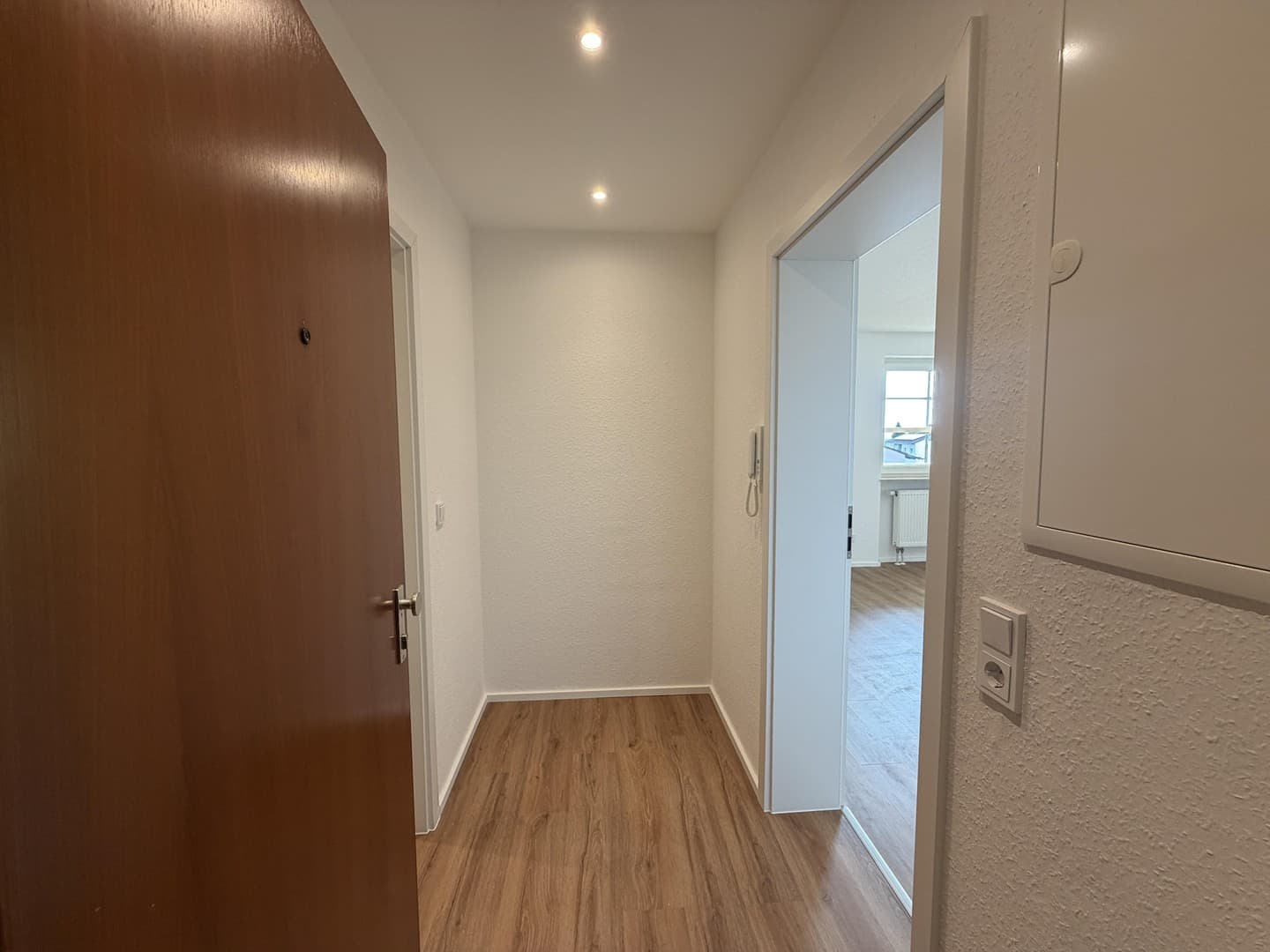 Sanierte 2-Zimmer-Wohnung mit zwei Balkonen in Wiesbaden-Medenbach