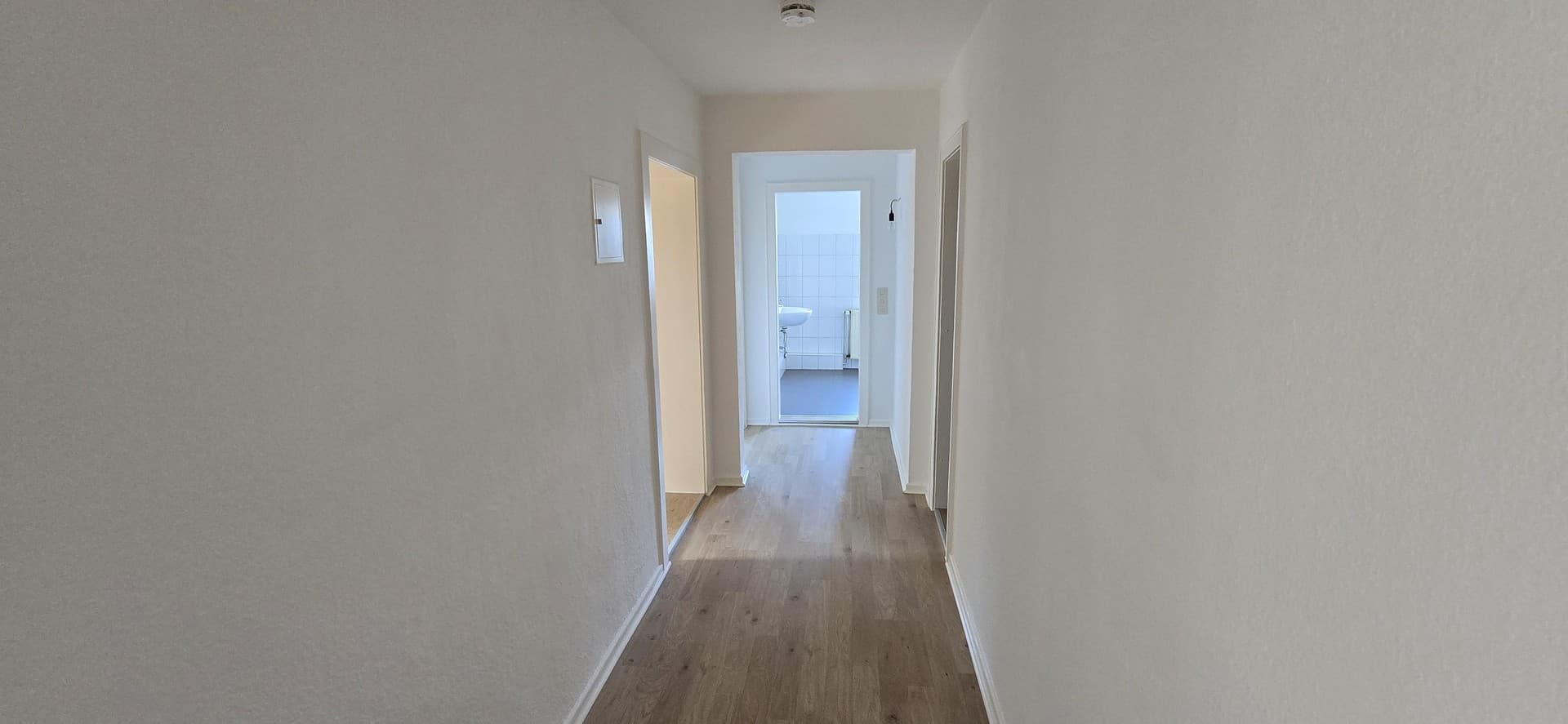 (GS5701) Frisch renoviert! EG mit Terrasse, EBK, Garage.