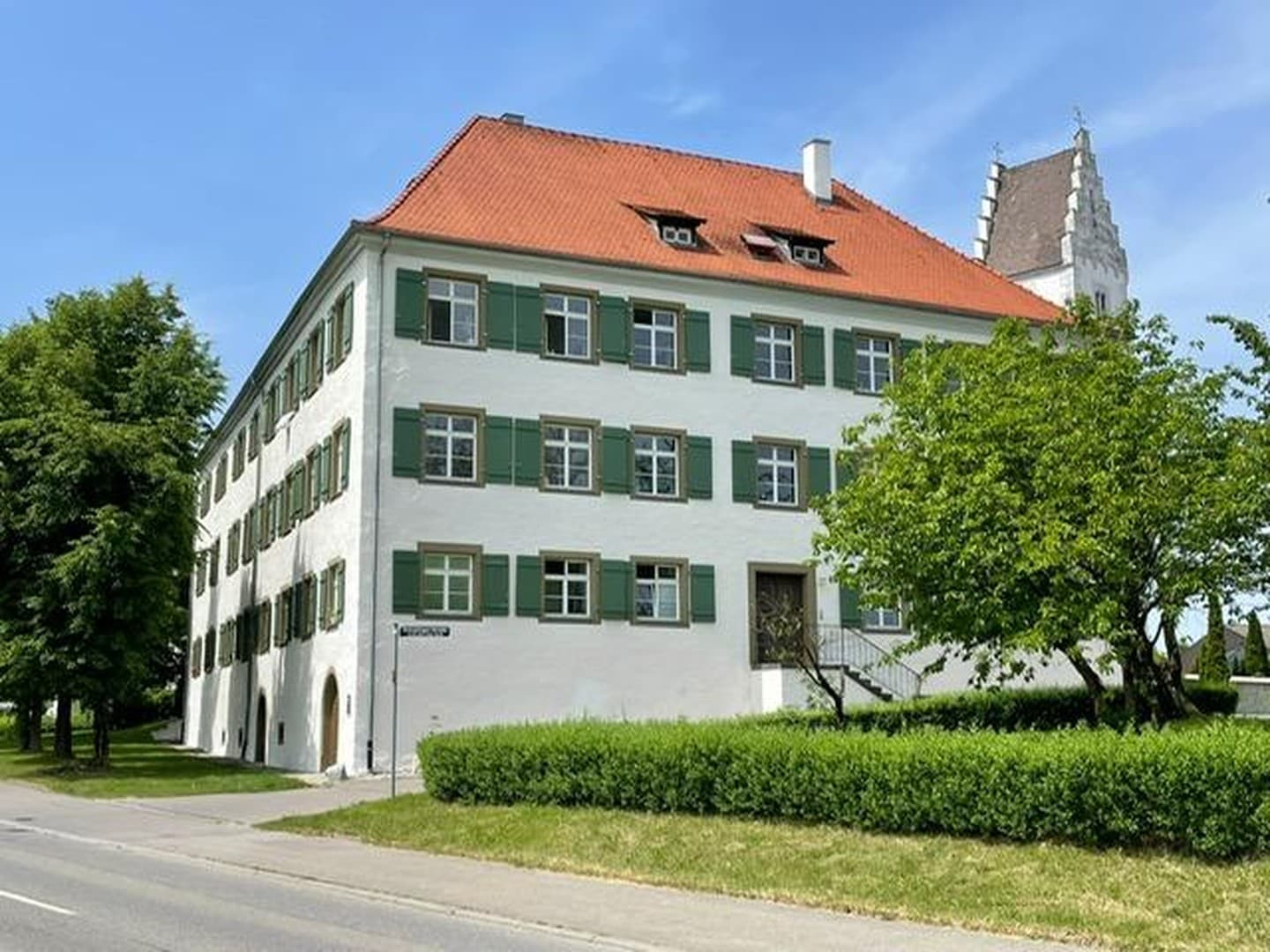 Traumwohnung für Singles: Denkmal-Charme trifft Moderne – Schloss Hirschlatt