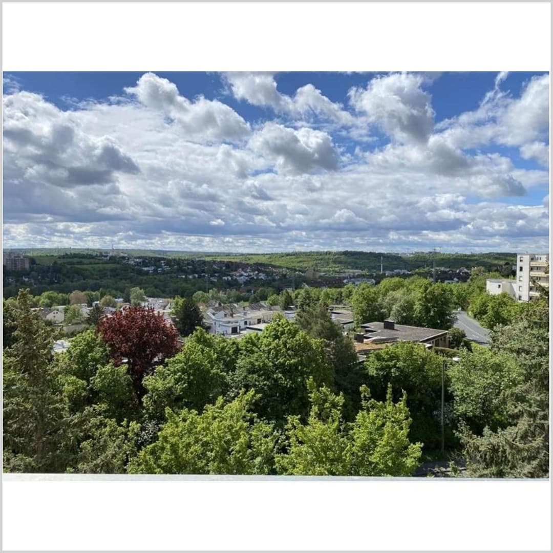 Helle 2-Zimmer-Wohnung mit Südbalkon und Weitblick in Würzburg-Lengfeld