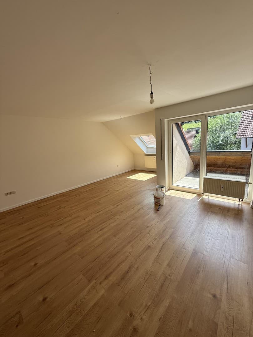 Schöne 3 Zimmer Wohnung mit Balkon und Stellplatz!