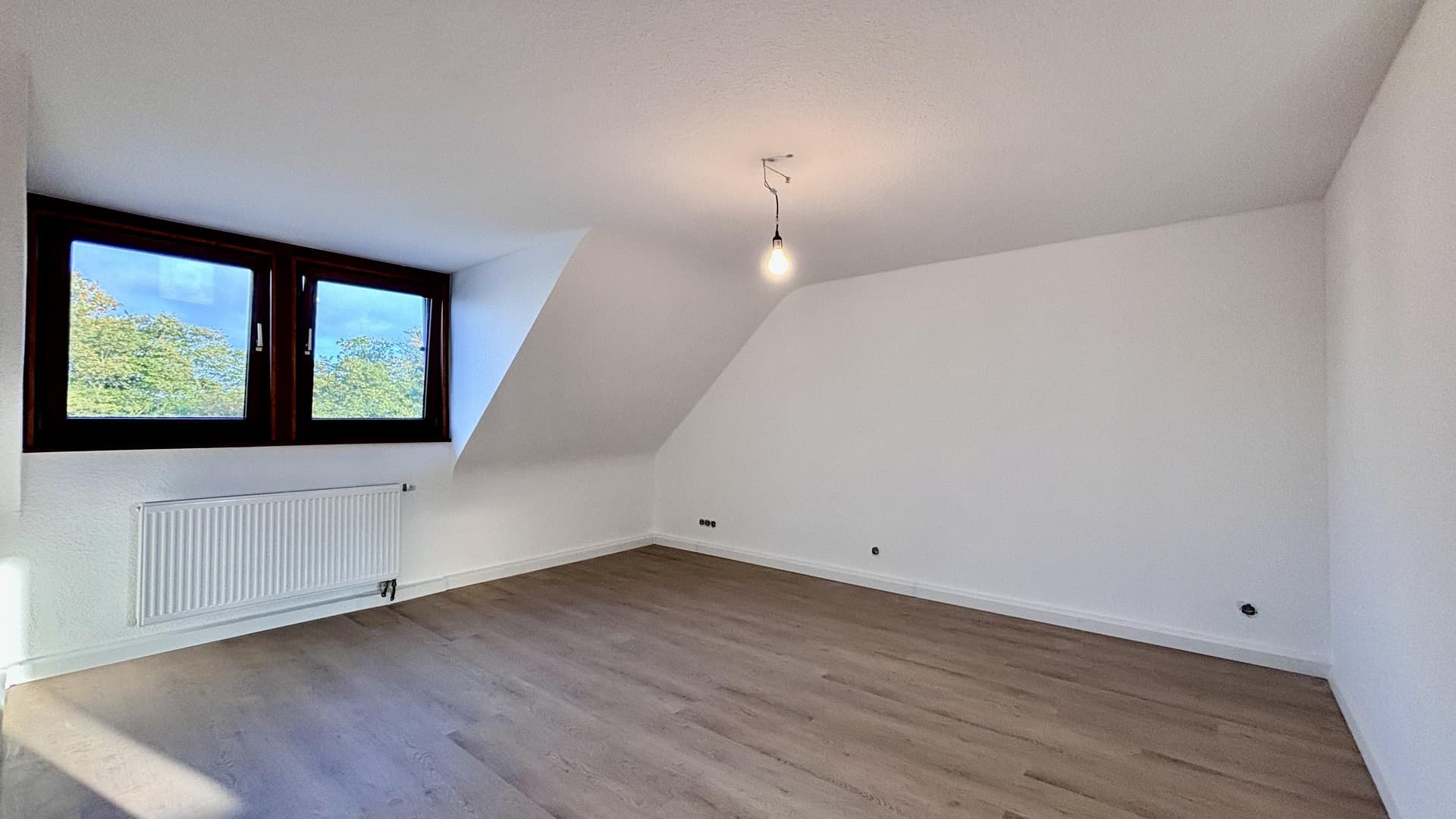 Frisch sanierte 3-Zimmer-Wohnung im Dachgeschoss – sofort frei | Düren