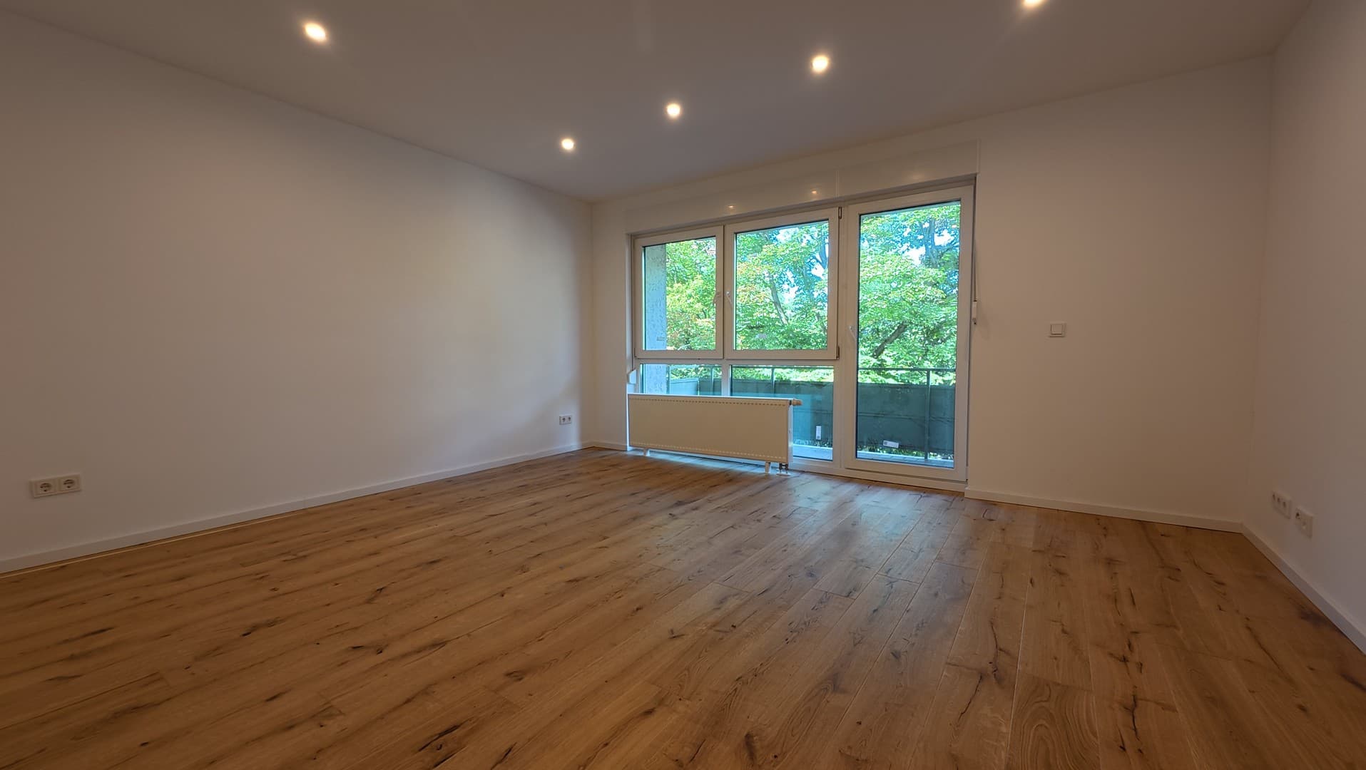 ++TOP neu sanierte 2 ZKB++Einbauküche++Balkon++Parkett