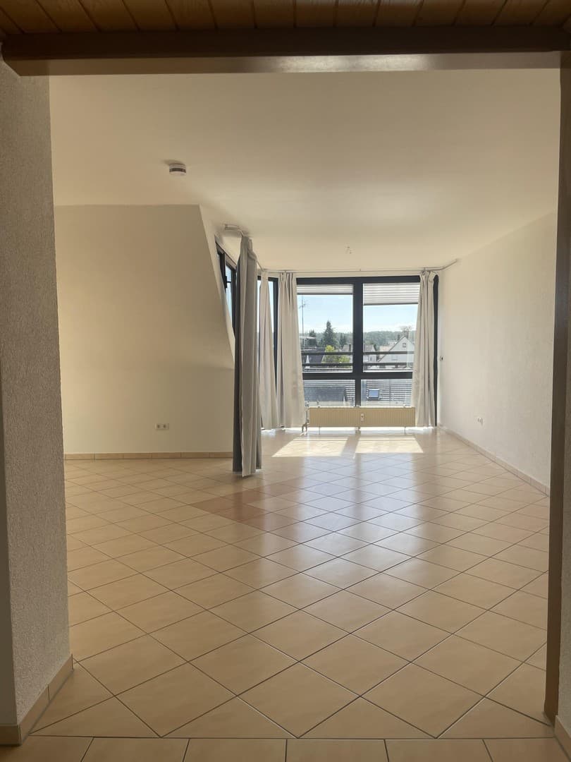 Helle 3-Zimmer Wohnung mit Tiefgarage und Einbauküche