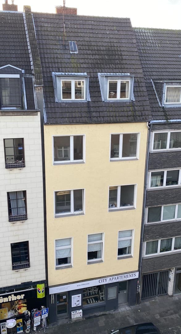 KÖLN-SÜDSTADT; SINGELS UPJEPASS; LICHTDURCHFLUTETES GROSSRAUMAPT.