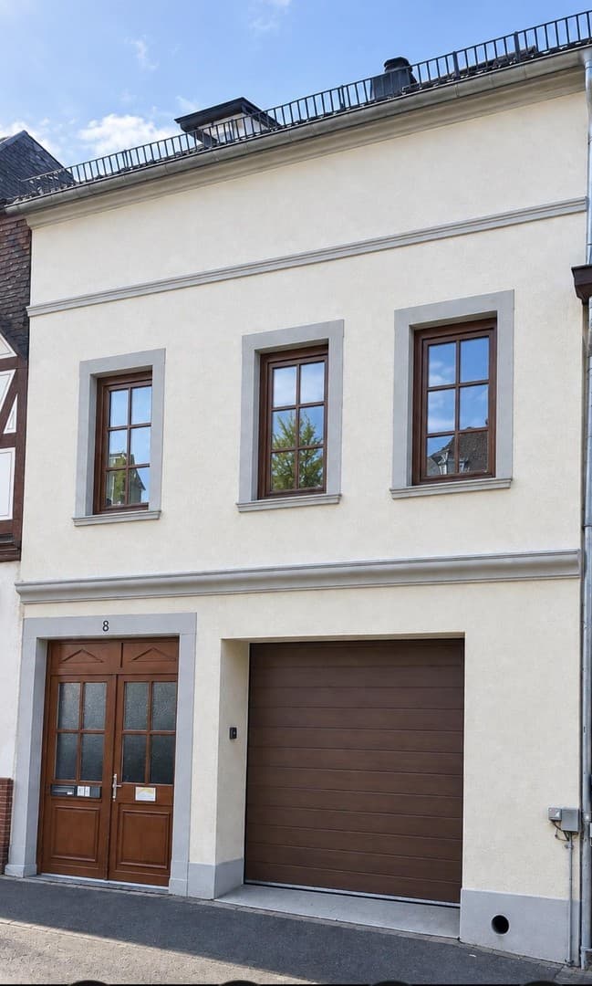 Gepflegtes Zweifamilienhaus in Bingen-Stadt mit Innenhof und Garage