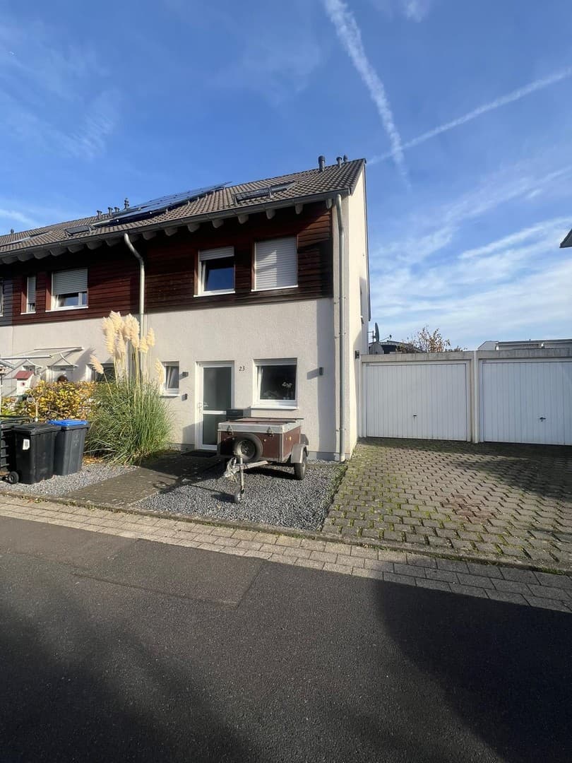 Modernes High-Tech-Wohnen: Reihenendhaus mit smarthome-Komfort & Gartenoase
