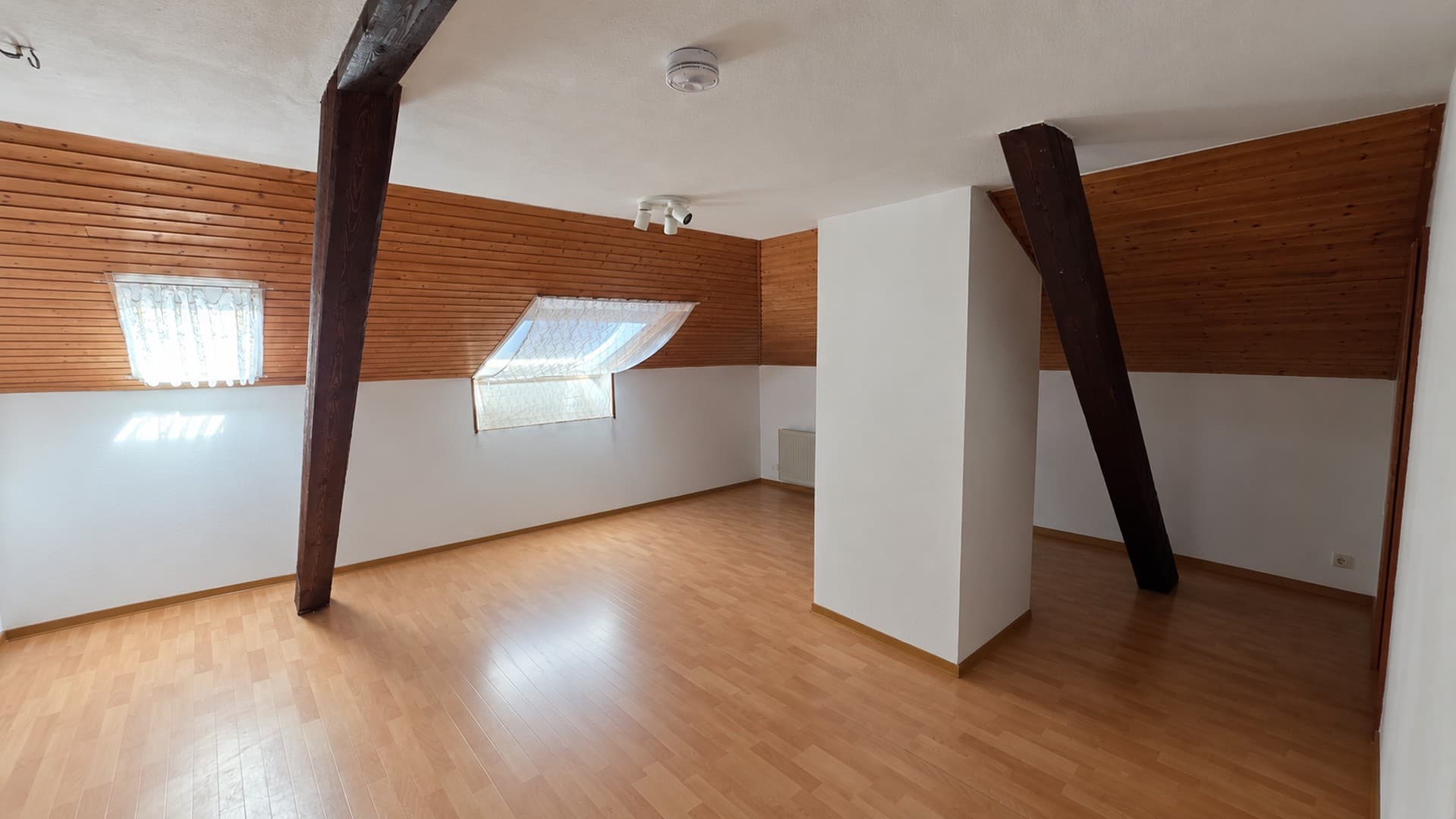 Zentrales 1-Zimmer-Dachgeschoss-Apartment mit Einbauküche nahe Uniklinik & Uni