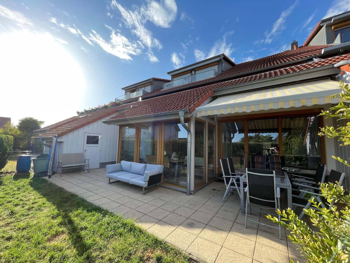 Wohnen wie im eigenen Haus | 105 m² EG-Wohnung mit Privatgarten, Wintergarten & Garage in Velpke
