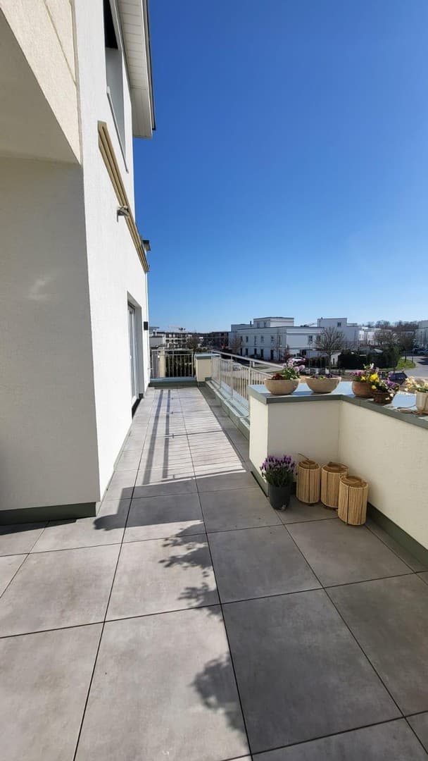 Lichtdurchflutete 4-Zimmer-Wohnung mit großem Balkon im Villenquartier