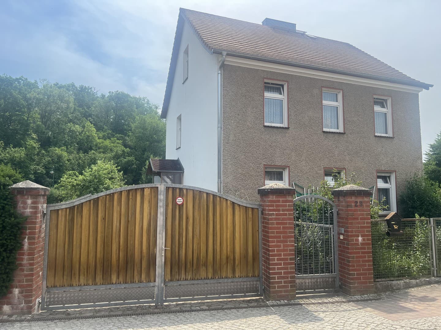 2 Familienhaus mit Scheune, Garagen und großem Garten