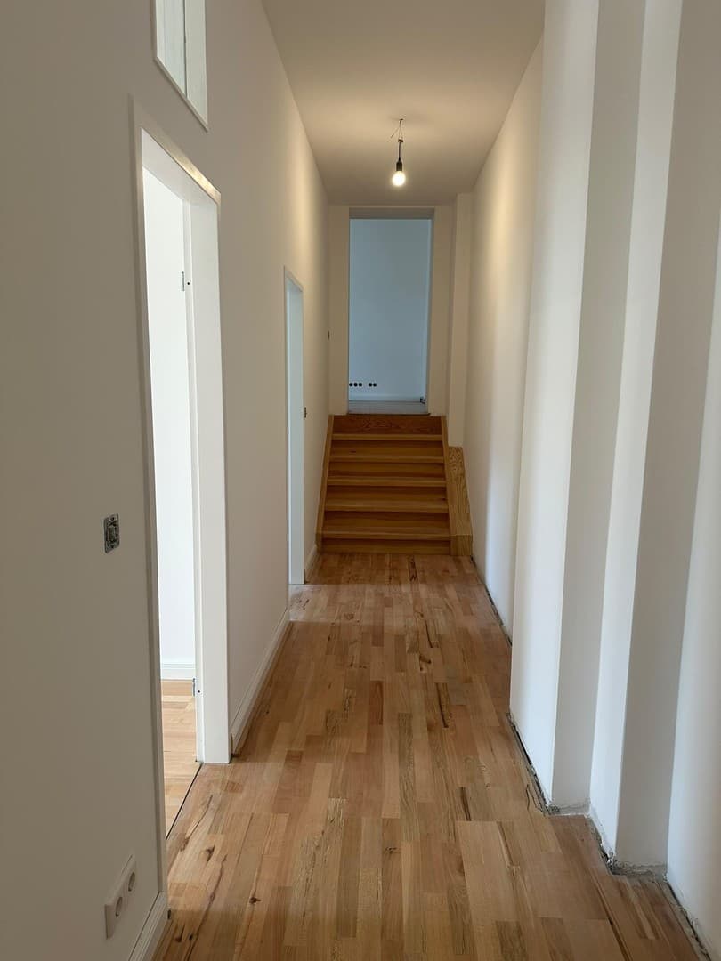 Neu sanierte 4-Zimmer-Wohnung mit zwei Balkonen und großem offenen Wohnbereich