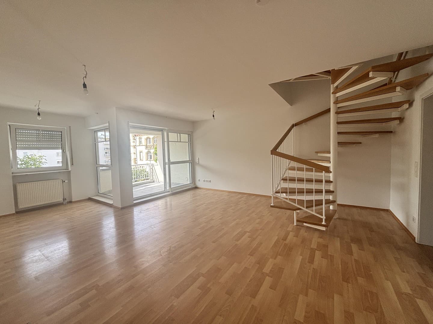 Helle 4,5 Zimmer Maisonette-Wohnung zu vermieten