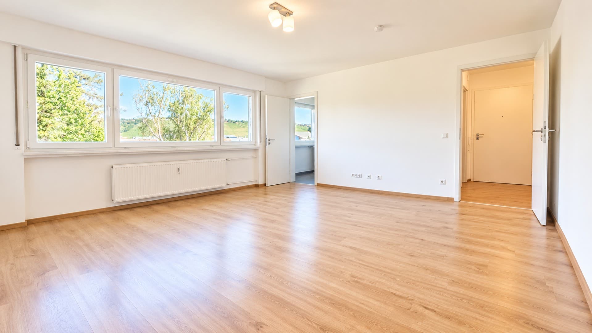 Renovierte 1-Zimmer Wohnung mit Einbauküche, Waschmaschine und Parkplatz