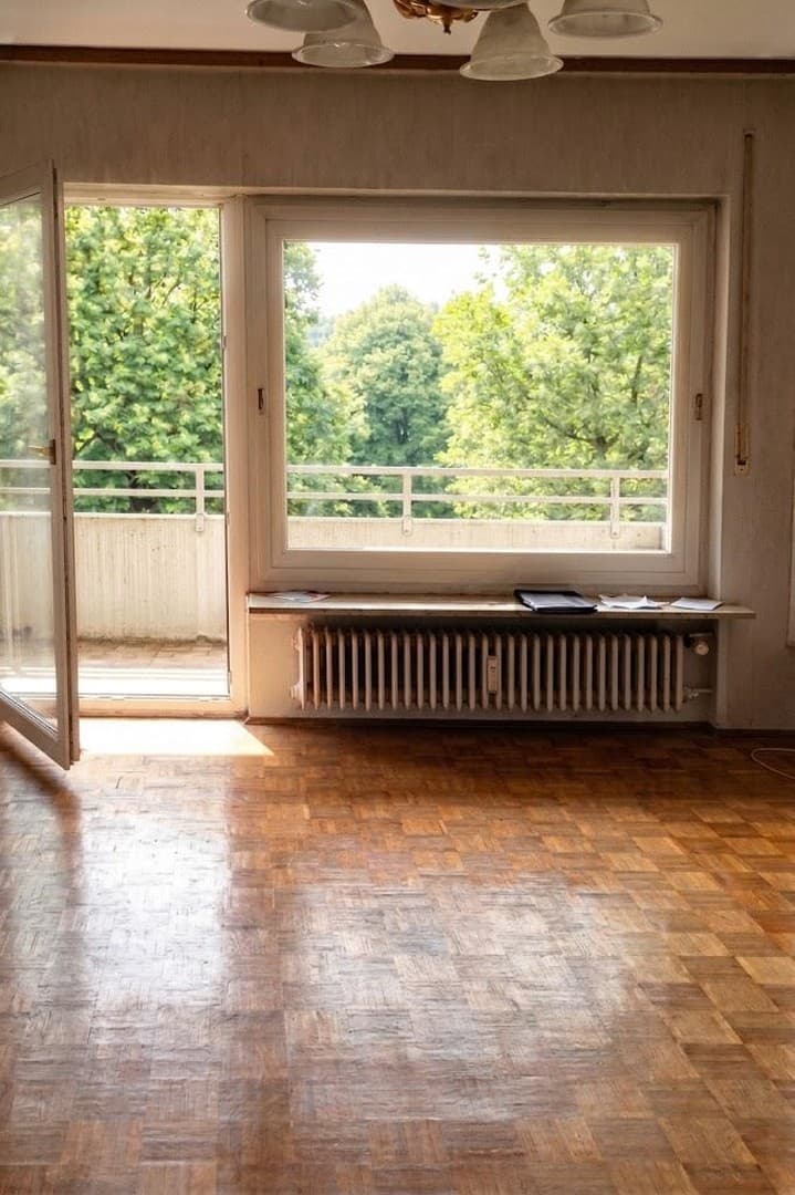 Freie, renovierungsbedürftige 3-4-Zi-Whg mit 3 Balkonen und Aufzug