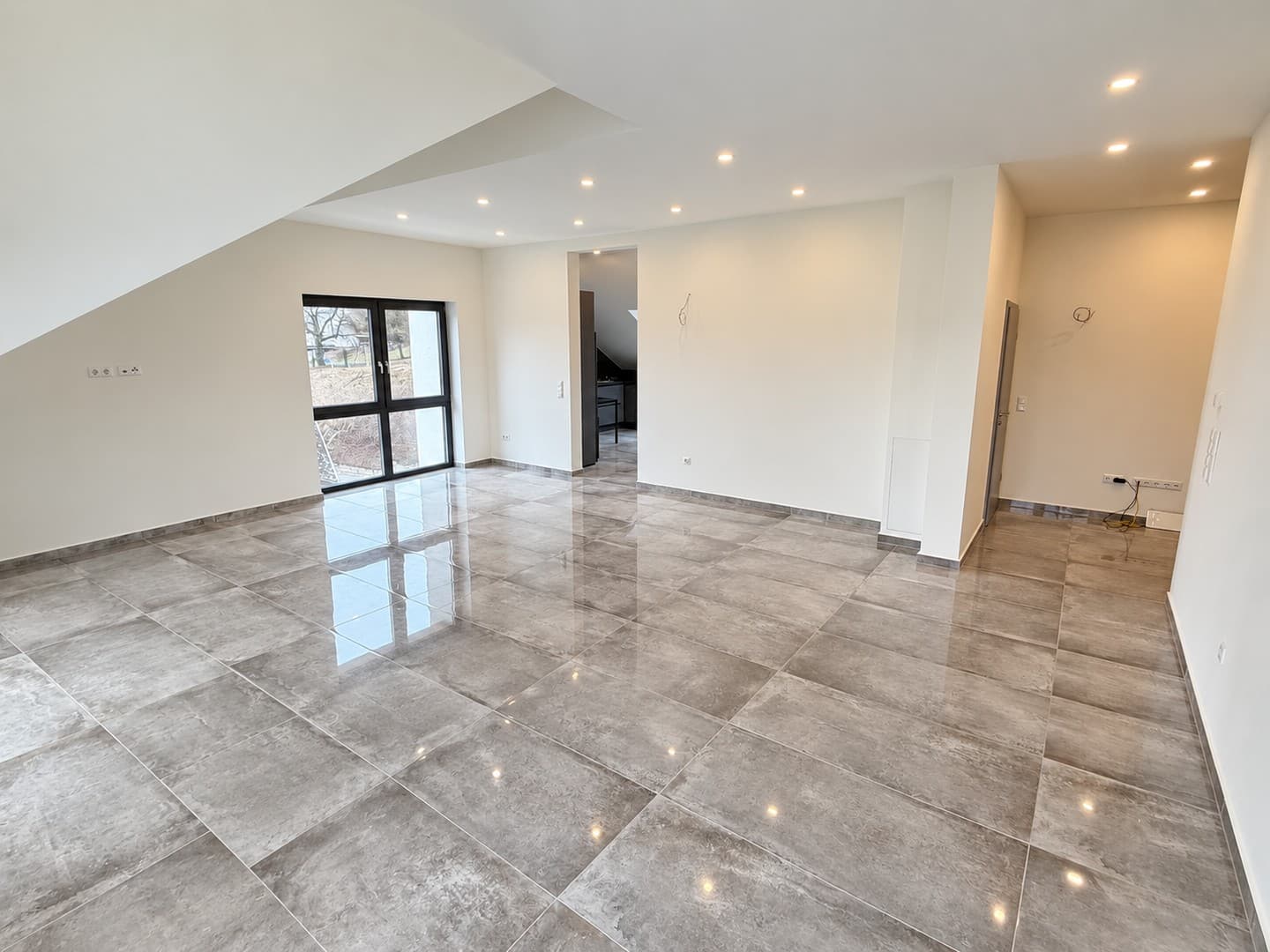 Top 4-Zimmer-Penthousewohnung mit Dachterrasse & Garage+Stellplatz – provisionsfrei