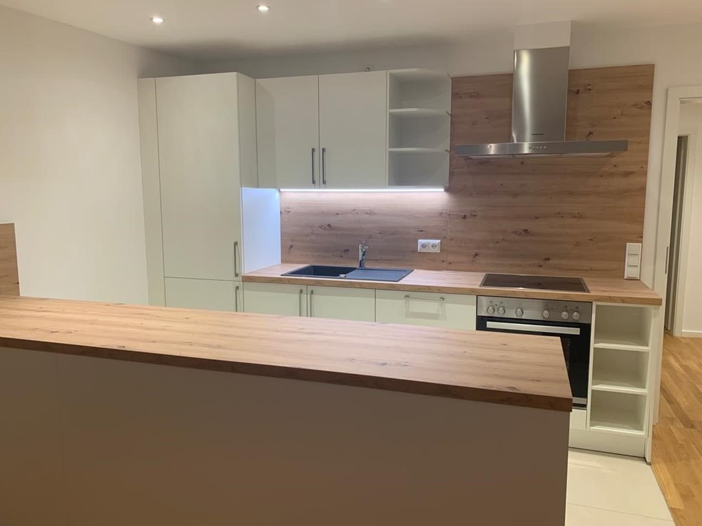 3-Zimmer-Wohnung mit schöner Einbauküche und großzügigem Balkon zu vermieten!