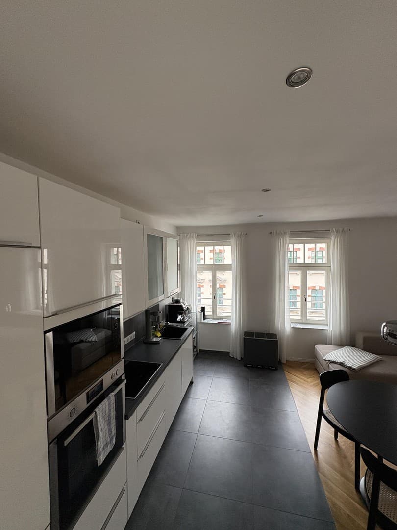Neu sanierte 3-Zimmer-Wohnung mit Luxus-Einbauküche & großem Balkon zu vermieten