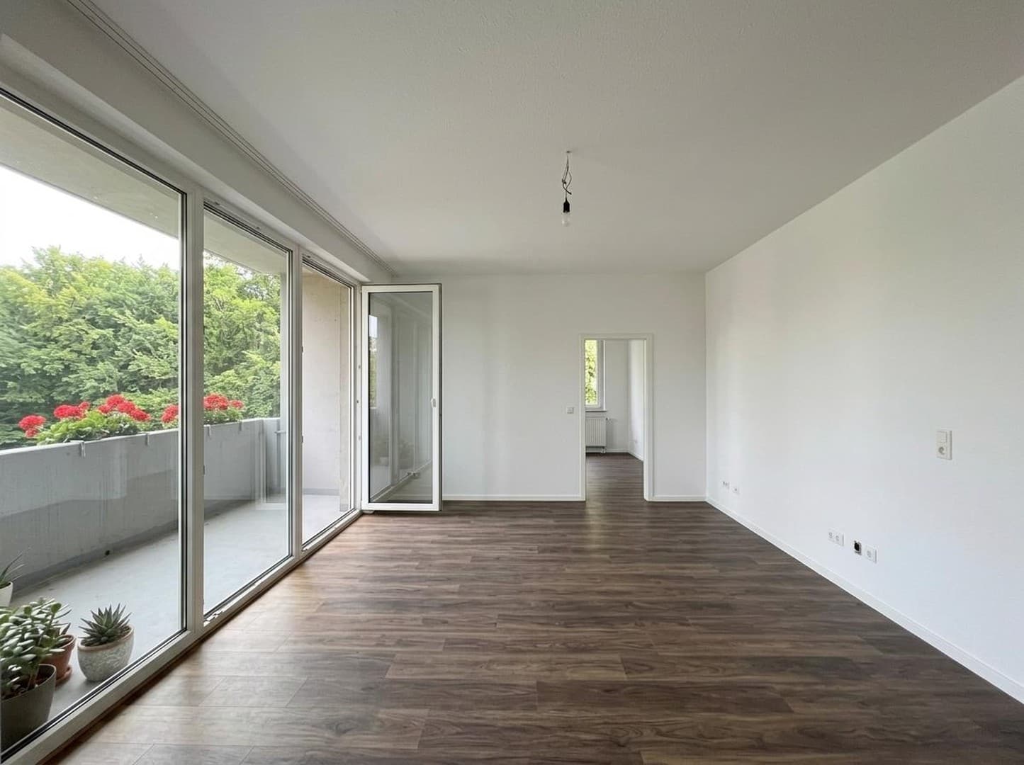 Einziehen oder vermieten: helle 3 Zimmer mit Balkon ins Grüne — provisionsfrei vom Eigentümer