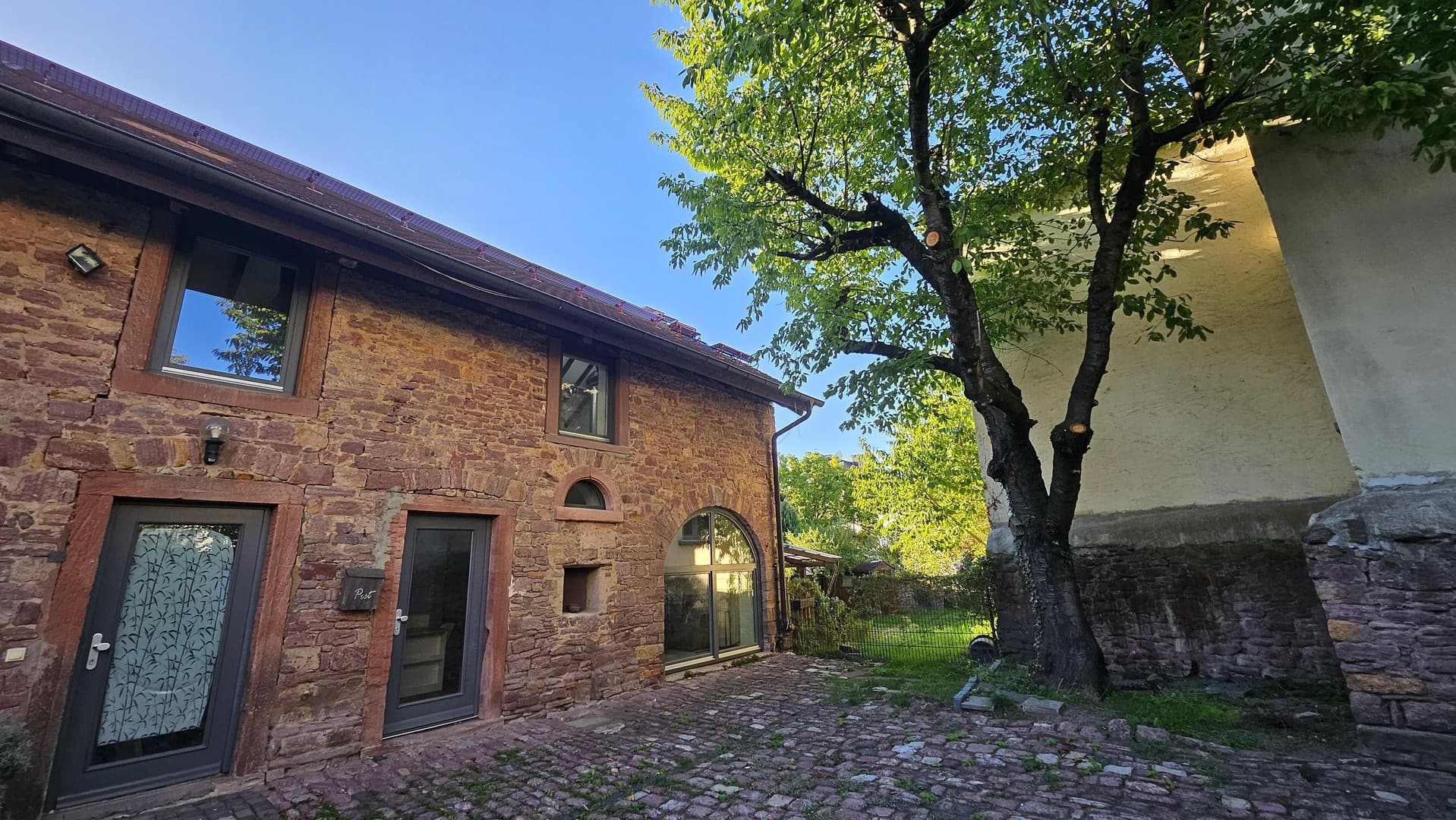 Wohnjuwel in der Altstadt – modernisiertes, loftartiges Apartment (43m²)vollmöbliert +PKW-Stellplatz