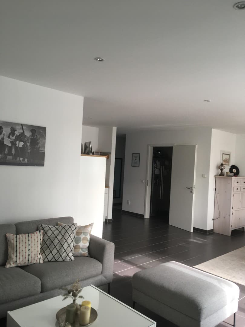 Hochwertige 3,5-Zimmer Wohnung mit Balkon, Aufzug und TG-Stellplatz