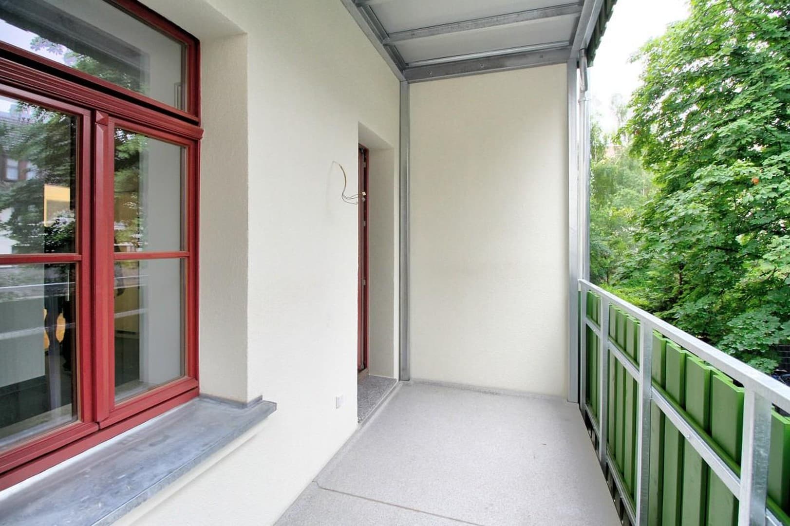 Kernsanierte 2-Zimmer-Wohnung mit großem Balkon und Luxus-Einbauküche zu vermieten