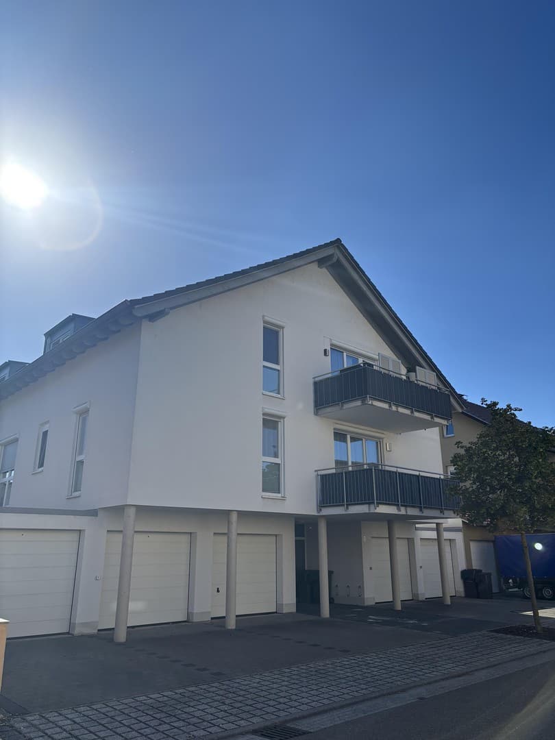 Hochwertig modernisierte 3-Zimmer-Dachgeschosswohnung mit Balkon, Garage & Stellplatz