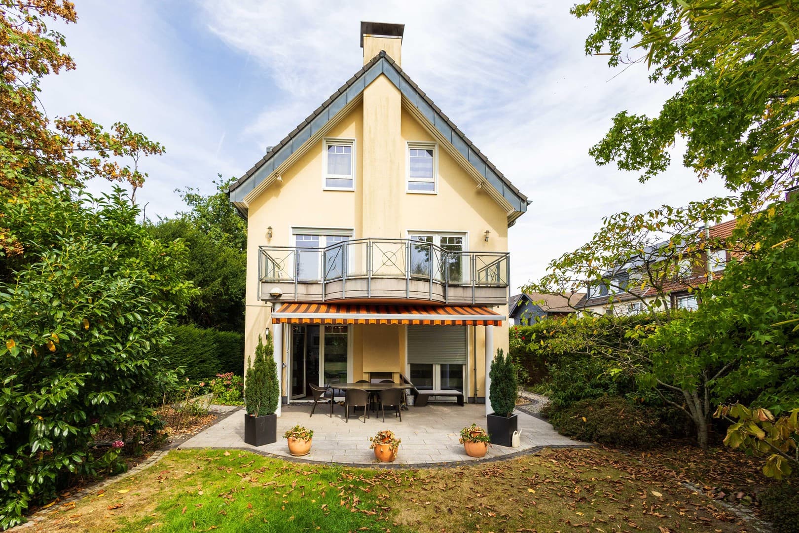 Villa in Duisburg Buchholz mit Erweiterungspotenzial gem. Bebauungsplan ohne Provision