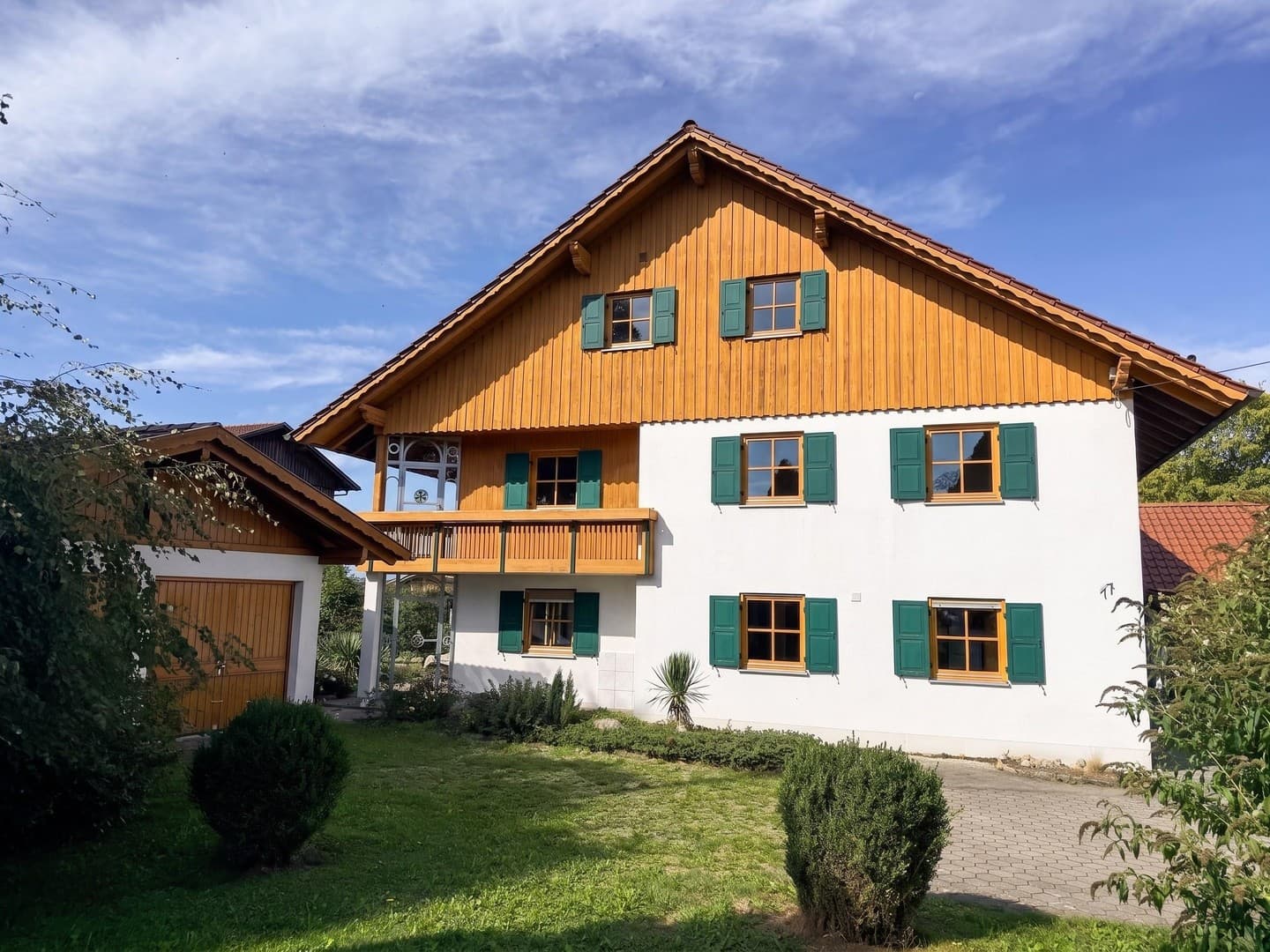 6-Zimmer-Doppelhaushälfte mit Garten, Südbalkon und Garage in Germaringen